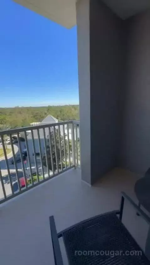Corner Luxury King Suite with Balcony (#630) view picture #8