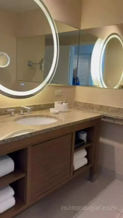 One Bedroom King Suite (#20601) bathroom picture #5