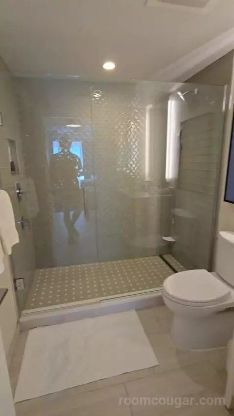 Mobility Accessible 2 BR Beach View Suite (#2703) bathroom picture #9