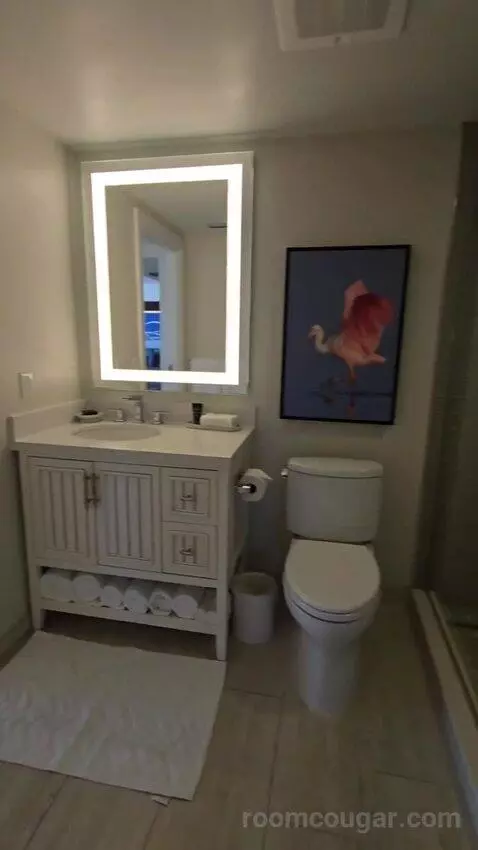 Deluxe Two-Bedroom Suite with Gulf View (#2407) bathroom picture #1