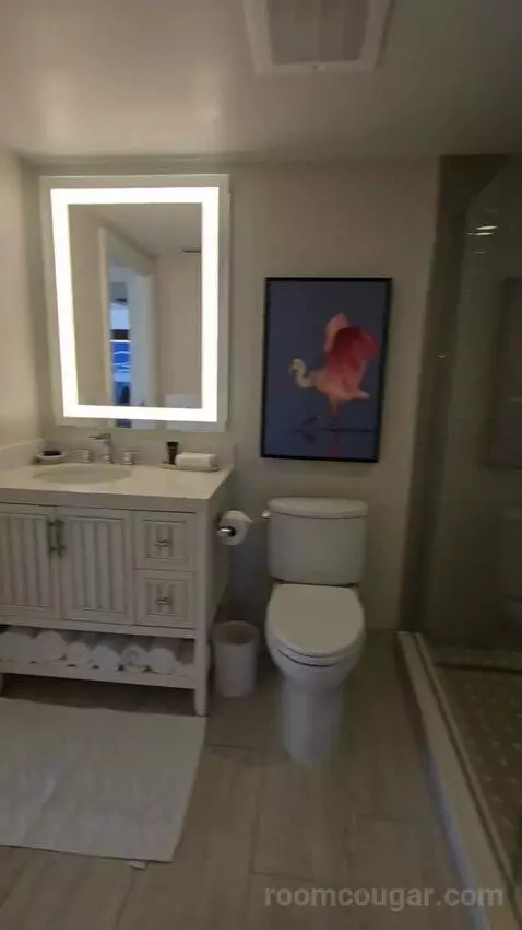 Deluxe Two-Bedroom Suite with Gulf View (#2407) bathroom picture #2