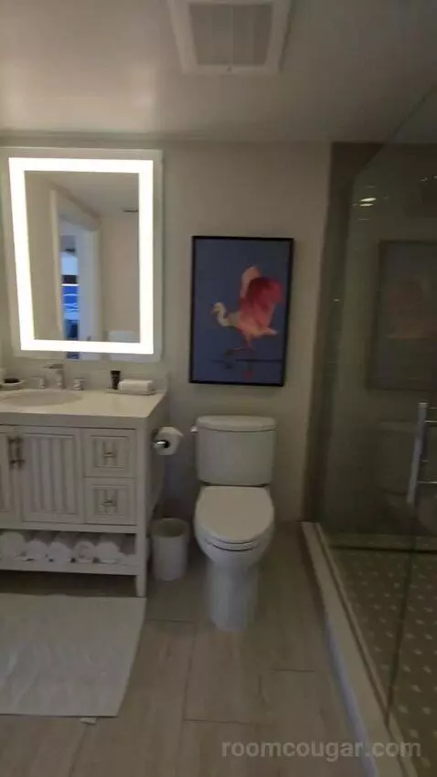 Deluxe Two-Bedroom Suite with Gulf View (#2407) bathroom picture #3