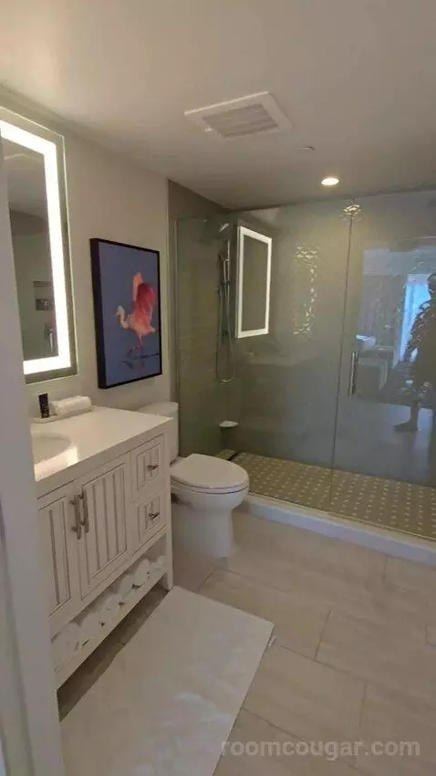 Deluxe Two-Bedroom Suite with Gulf View (#2407) bathroom picture #8