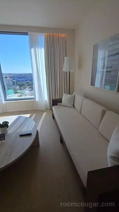 Deluxe One-Bedroom King Suite with Downtown View (#510) bed picture #8