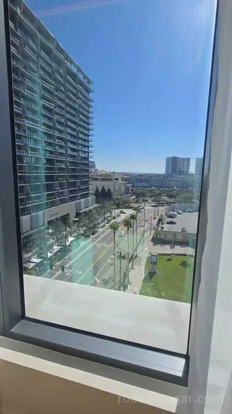 Deluxe One-Bedroom King Suite with Downtown View (#510) view picture #7