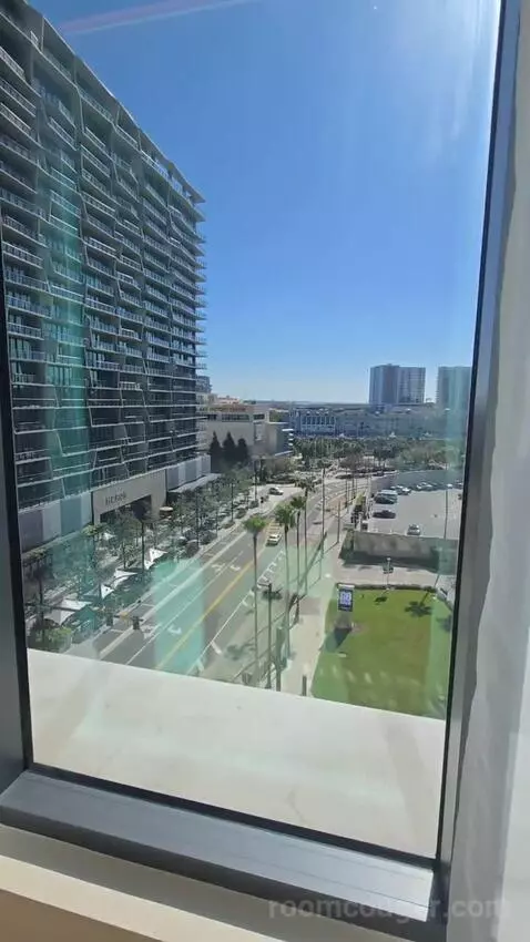Deluxe One-Bedroom King Suite with Downtown View (#510) view picture #8