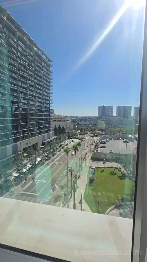 Deluxe One-Bedroom King Suite with Downtown View (#510) view picture #10