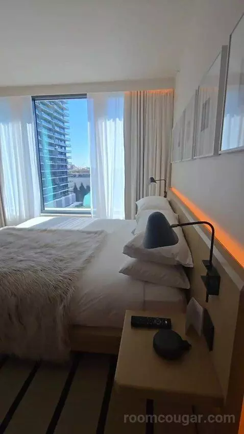 Deluxe One-Bedroom King Suite with Downtown View (#510) bed picture #1