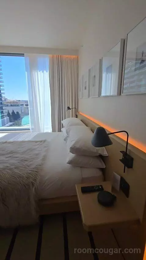 Deluxe One-Bedroom King Suite with Downtown View (#510) bed picture #6
