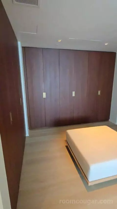Penthouse King Room (#822) bed picture #9