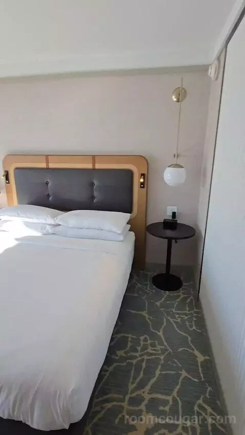 Premium Guest Room with 1 King, Water View (#1876) bed picture #2