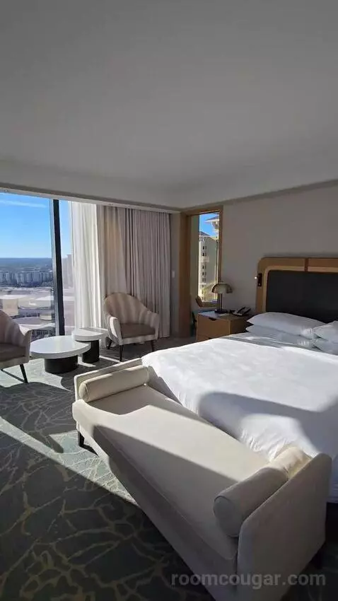 1 Bedroom Executive Suite with 1 King, Sofa Bed, Corner Room (#1886) bed picture #2