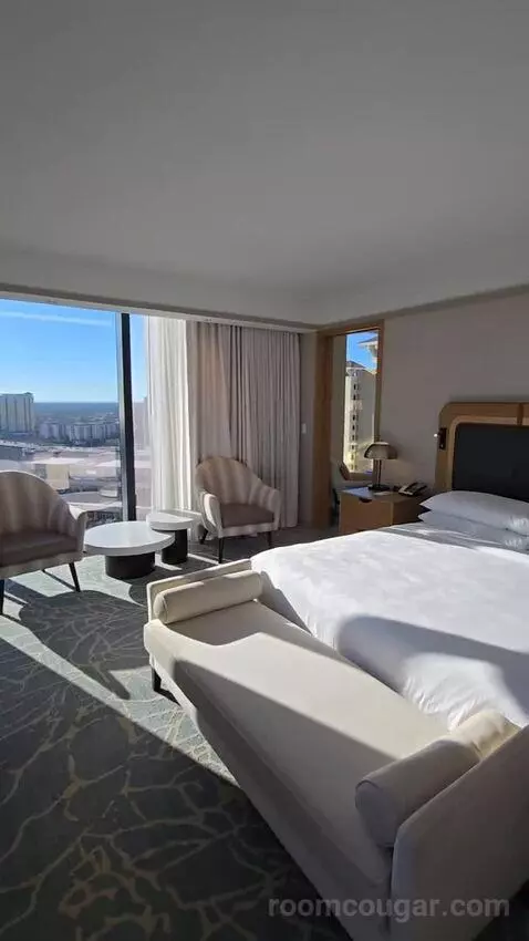 1 Bedroom Executive Suite with 1 King, Sofa Bed, Corner Room (#1886) bed picture #3