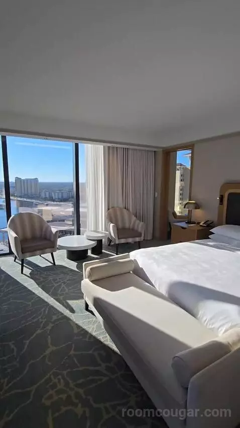 1 Bedroom Executive Suite with 1 King, Sofa Bed, Corner Room (#1886) bed picture #4