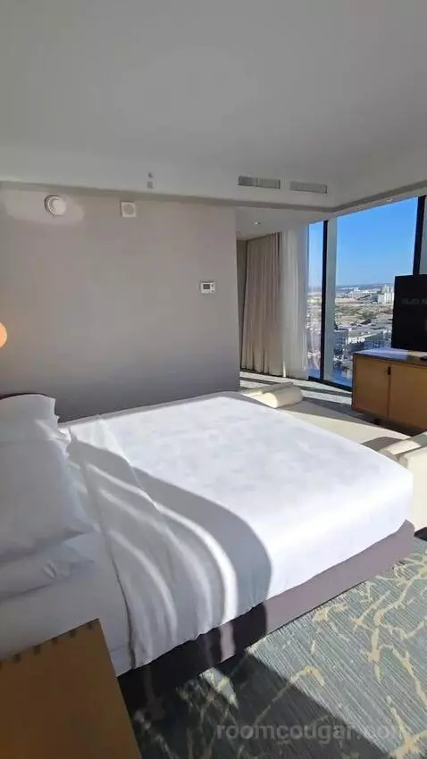 1 Bedroom Executive Suite with 1 King, Sofa Bed, Corner Room (#1886) bed picture #8