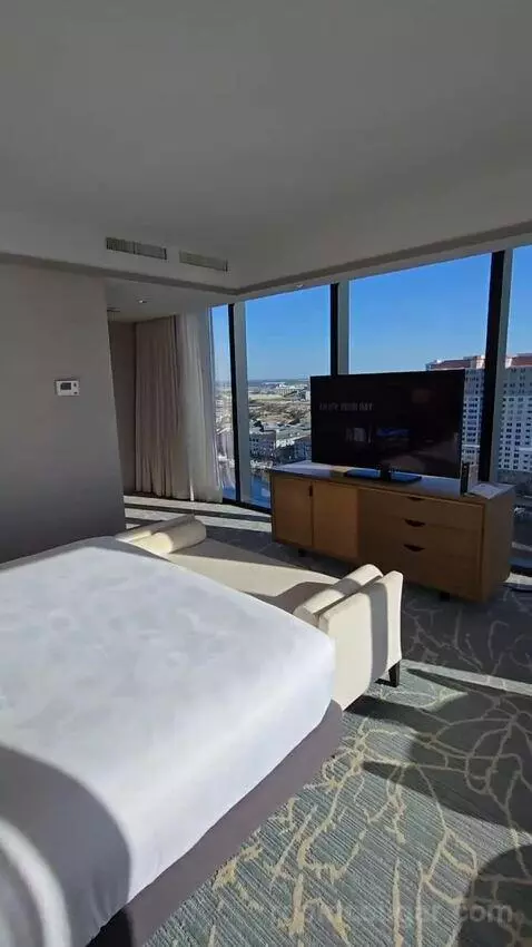 1 Bedroom Executive Suite with 1 King, Sofa Bed, Corner Room (#1886) bed picture #11