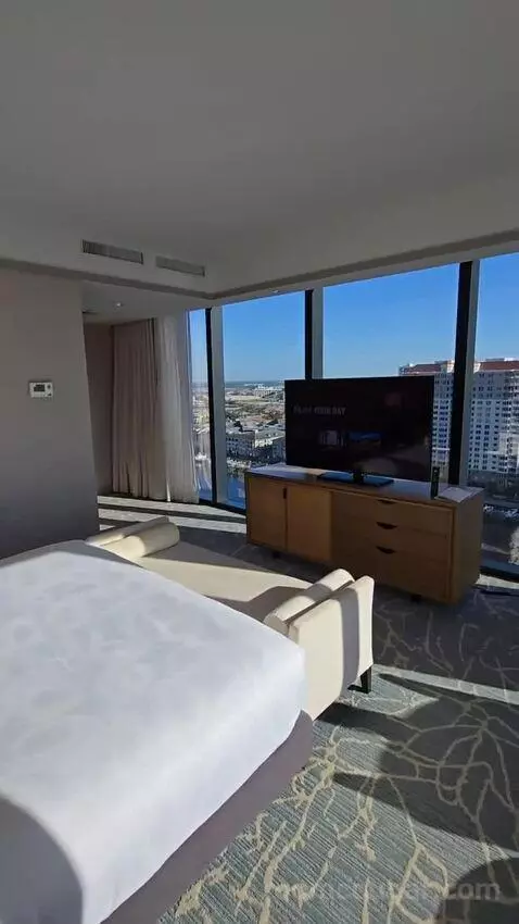 1 Bedroom Executive Suite with 1 King, Sofa Bed, Corner Room (#1886) bed picture #12