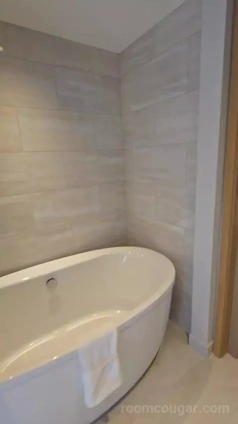 1 Bedroom Executive Suite with 1 King, Sofa Bed, Corner Room (#1886) bathroom picture #11