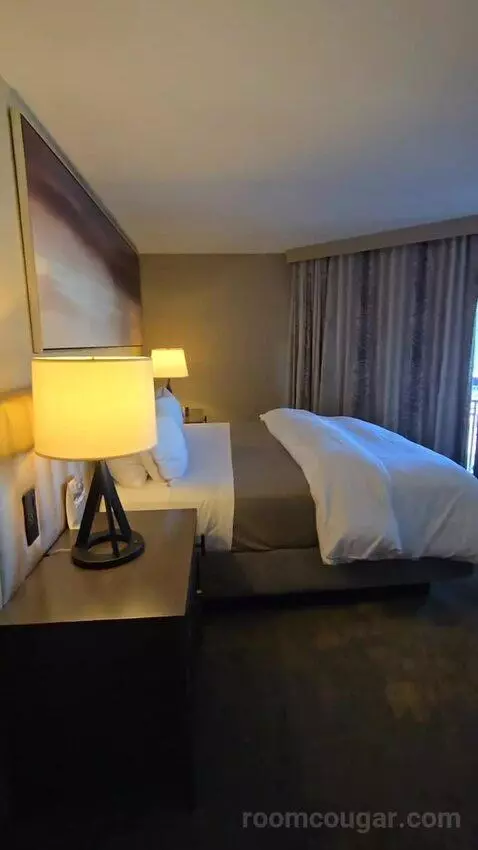 Channelside One Bedroom, Club Lounge Access, Suite (#1201) bed picture #4