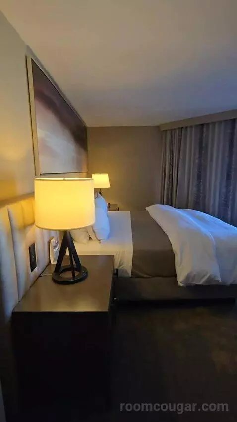 Channelside One Bedroom, Club Lounge Access, Suite (#1201) bed picture #6