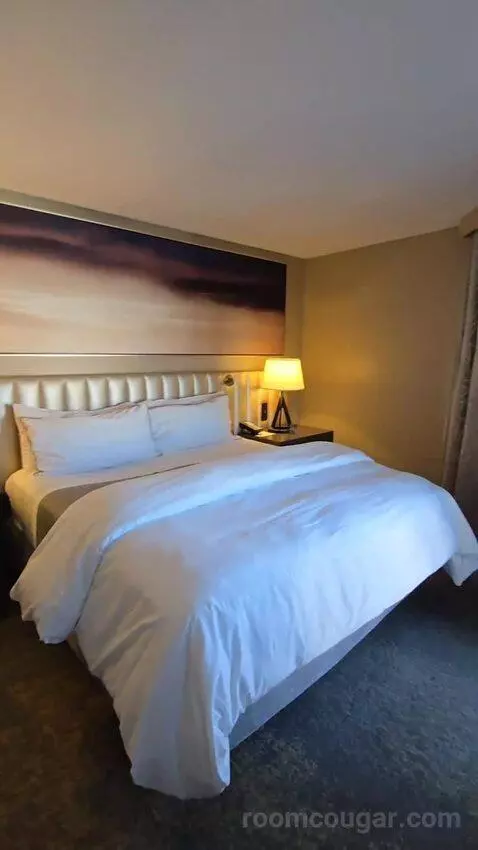 Channelside One Bedroom, Club Lounge Access, Suite (#1201) bed picture #7