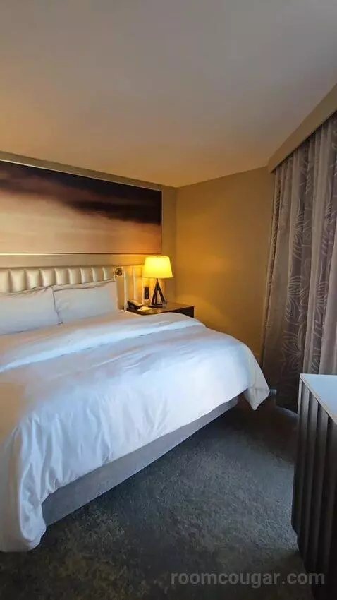Channelside One Bedroom, Club Lounge Access, Suite (#1201) bed picture #12