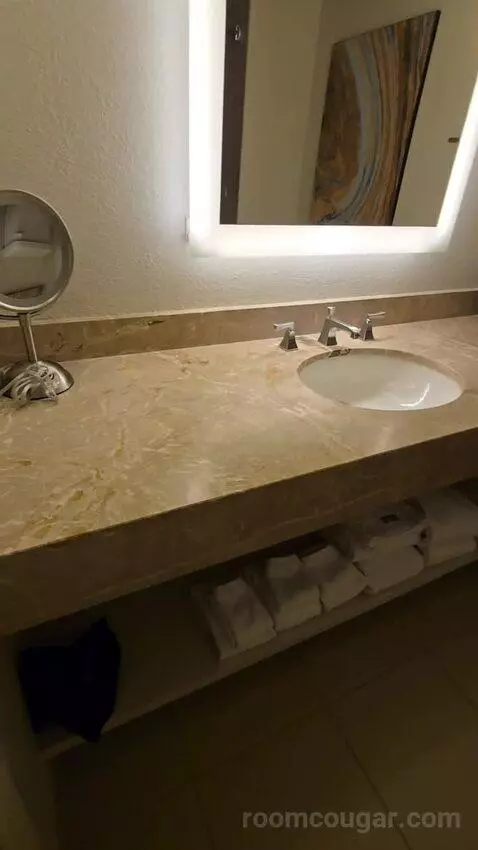 Guest Room, 2 Queen, Harbor View, High Floor (#1207) bathroom picture #4