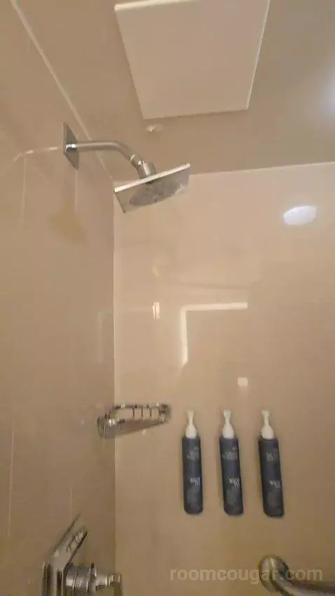 Guest Room, 2 Queen, Harbor View, High Floor (#1207) bathroom picture #9