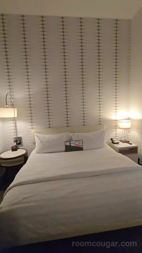 Deluxe Guest Room, 1 King (#211) bed picture #4