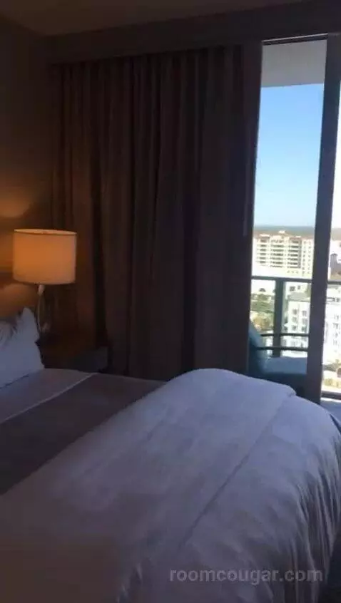 Standard King Room with City View (#1708) bed picture #3