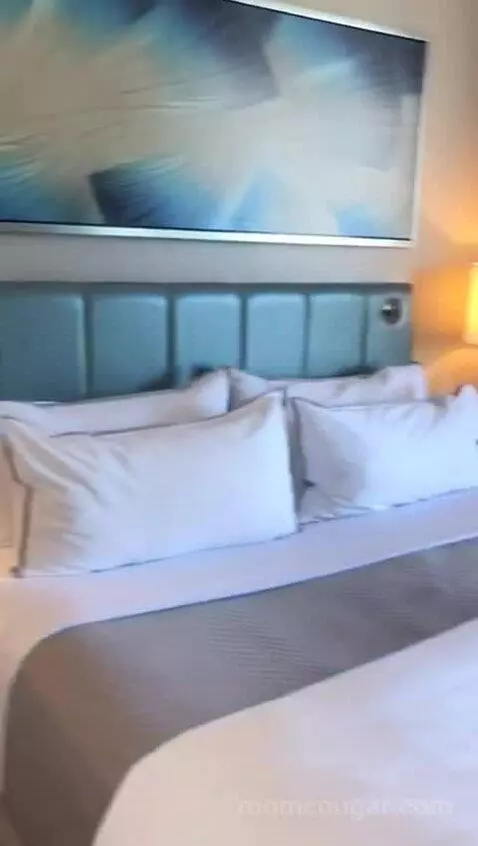 Standard King Room with City View (#1708) bed picture #4