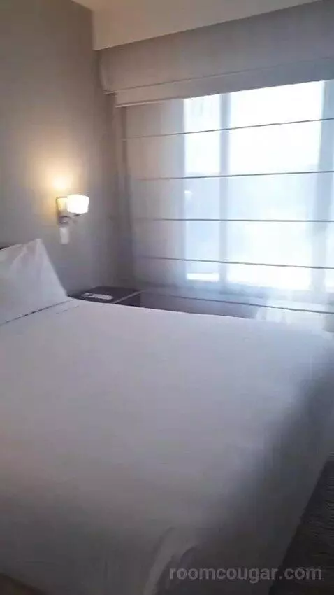 Suite (#821) bed picture #10