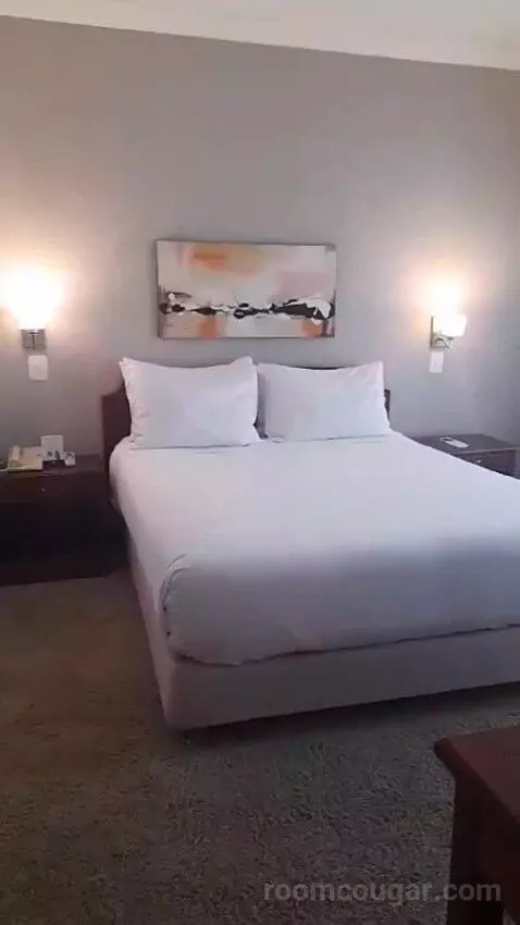 Suite (#821) bed picture #4