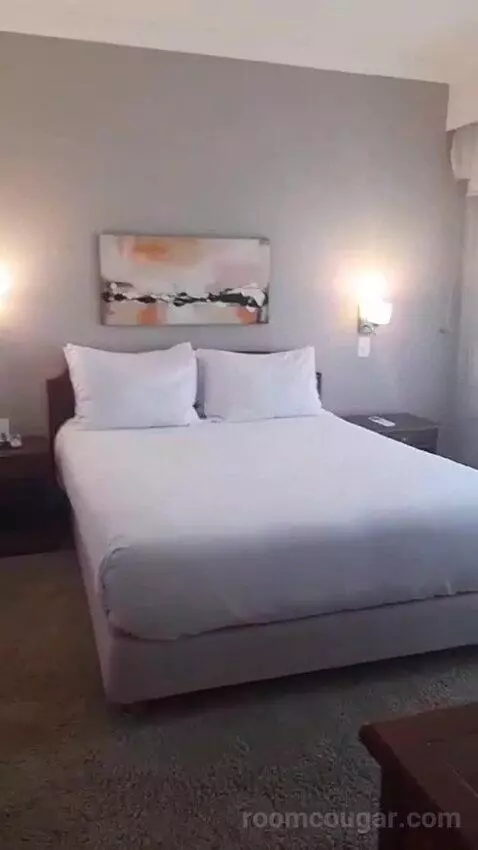 Suite (#821) bed picture #6