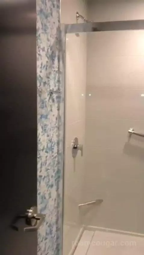 Two Queen Den Room (#1718) bathroom picture #1