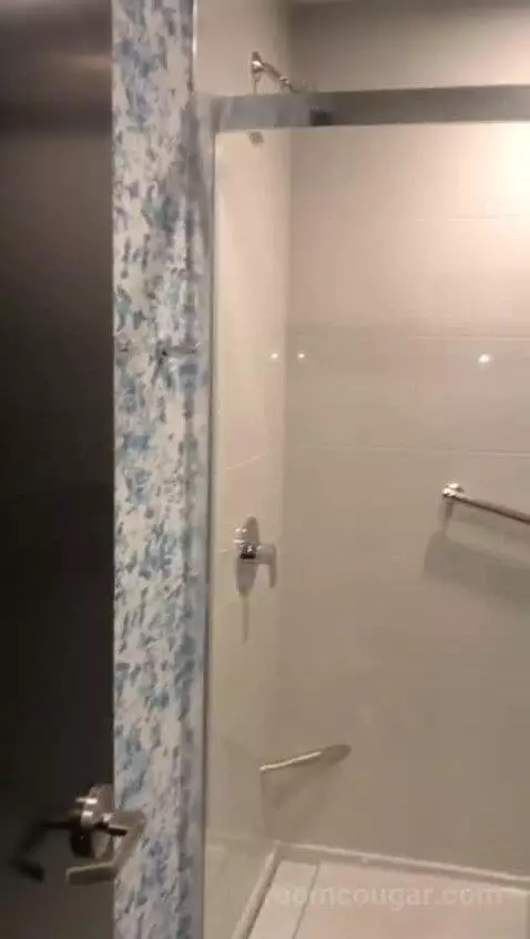 Two Queen Den Room (#1718) bathroom picture #2