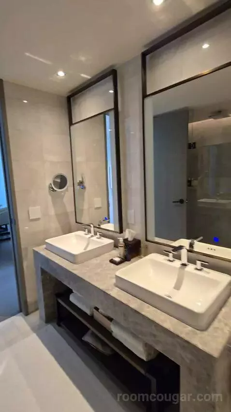 Magnolia King Suite with Sofa Bed, Balcony and Ocean View (#225) bathroom picture #12