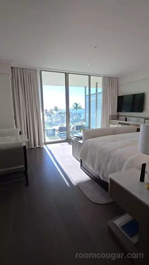 Magnolia King Suite with Sofa Bed, Balcony and Ocean View (#225) bed picture #1
