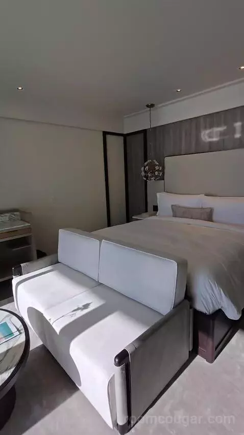 Magnolia King Suite with Sofa Bed, Balcony and Ocean View (#225) bed picture #4