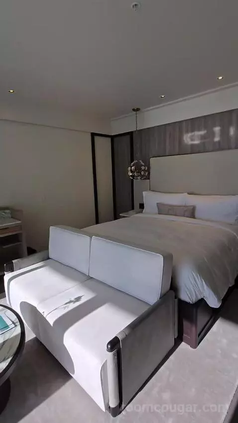 Magnolia King Suite with Sofa Bed, Balcony and Ocean View (#225) bed picture #5