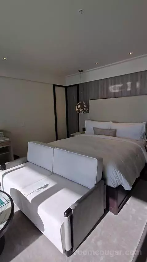 Magnolia King Suite with Sofa Bed, Balcony and Ocean View (#225) bed picture #6