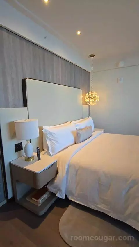 Superior King Room with Balcony and Limited View (#253) bed picture #2