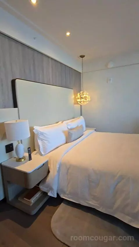 Superior King Room with Balcony and Limited View (#253) bed picture #4