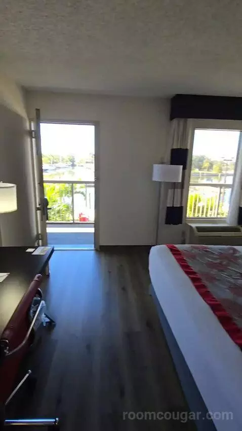 King Room with Water View (Connecting) (#209) picture #22