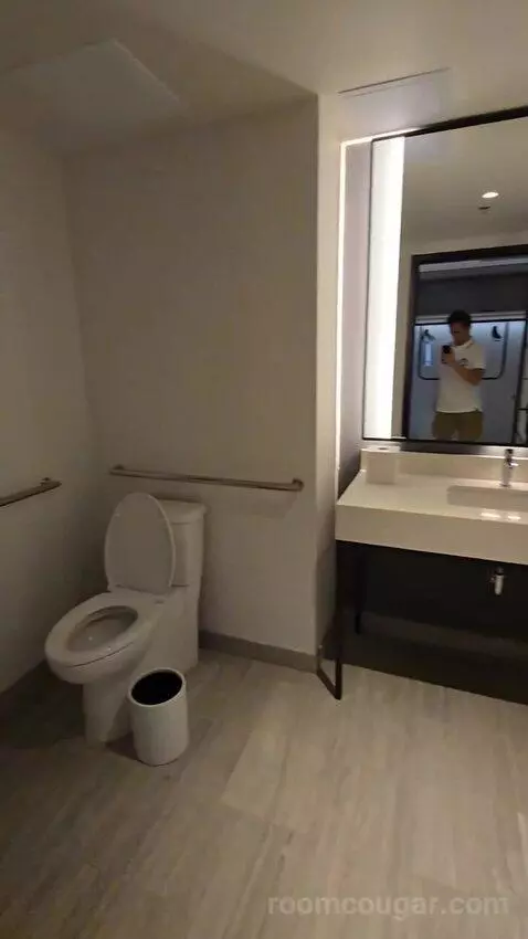 Queen Room with Two Queen Beds and Pool View, Accessible (#435) bathroom picture #1