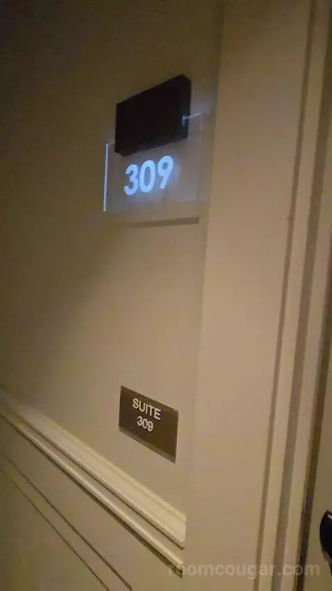Courtyard Superior King Room (#309) picture #1