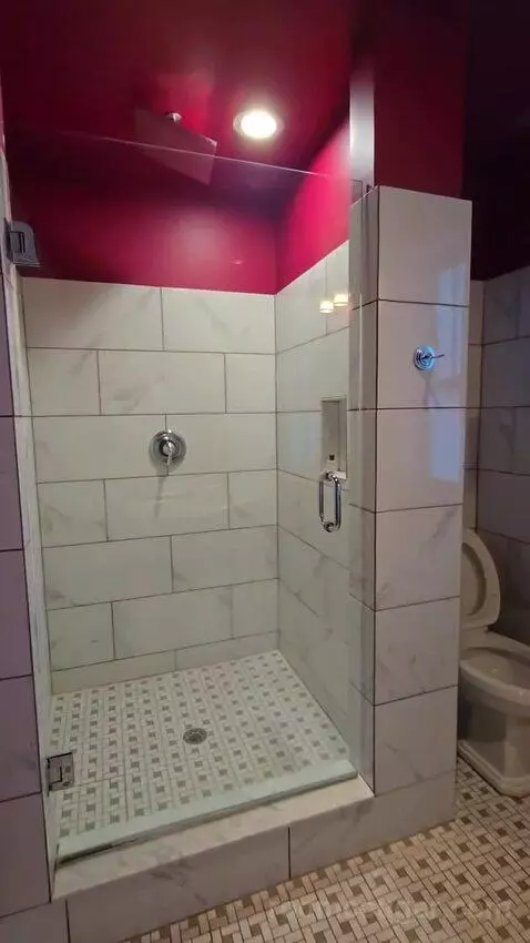 Courtyard Superior King Room (#309) bathroom picture #2