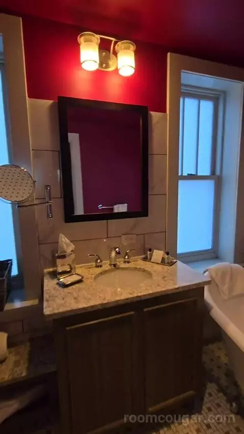 Courtyard Superior King Room (#309) bathroom picture #8