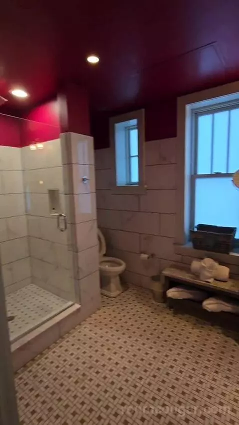 Courtyard Superior King Room (#309) bathroom picture #10