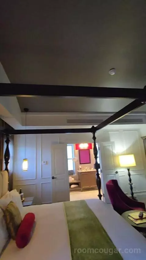 Courtyard Superior King Room (#309) picture #18